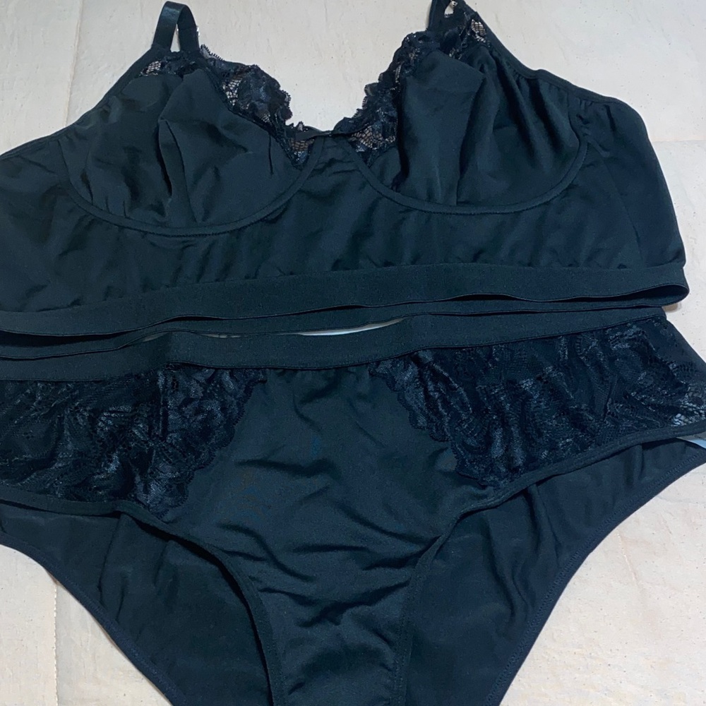 Elegant Black Lace Bralette and Panty Set NWT